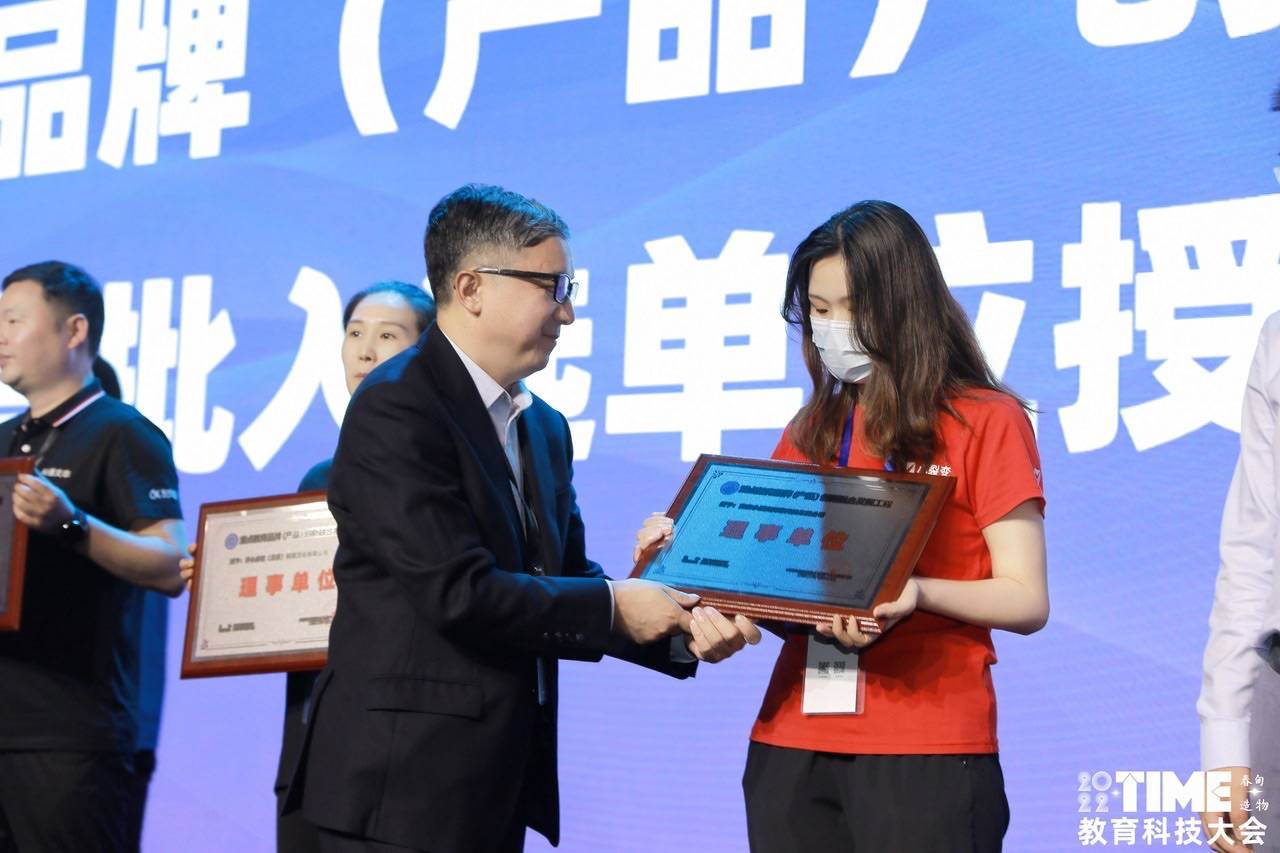 認可加倍！小裂變榮獲2022第八屆金梧獎“年度私域營銷平臺”獎！